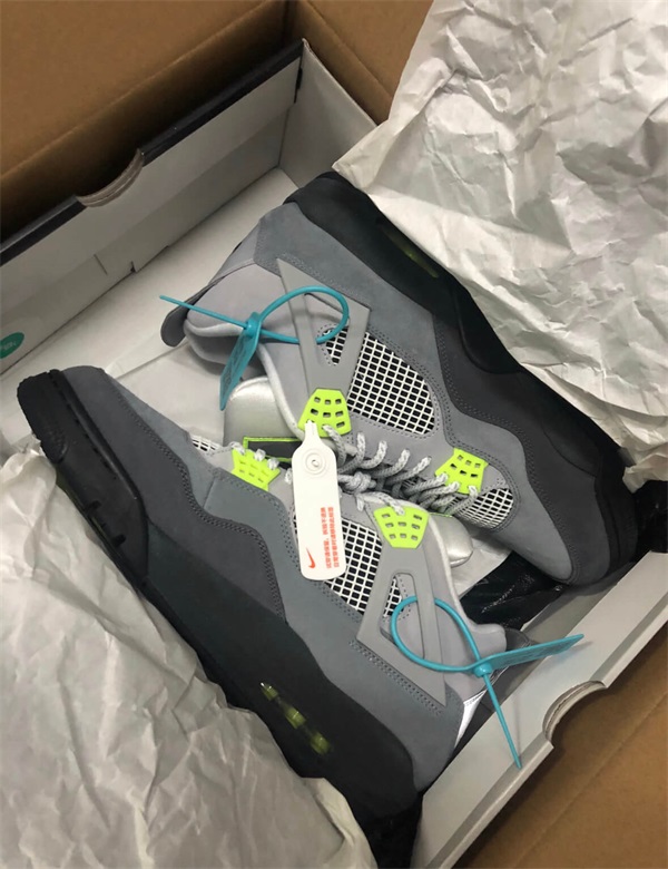 Air Jordan 4 Retro SE ‘Neon 95’ photo review