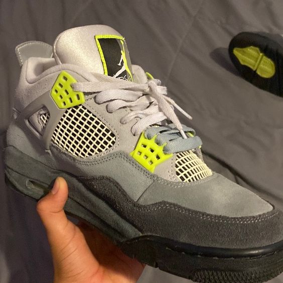 Air Jordan 4 Retro SE ‘Neon 95’ photo review