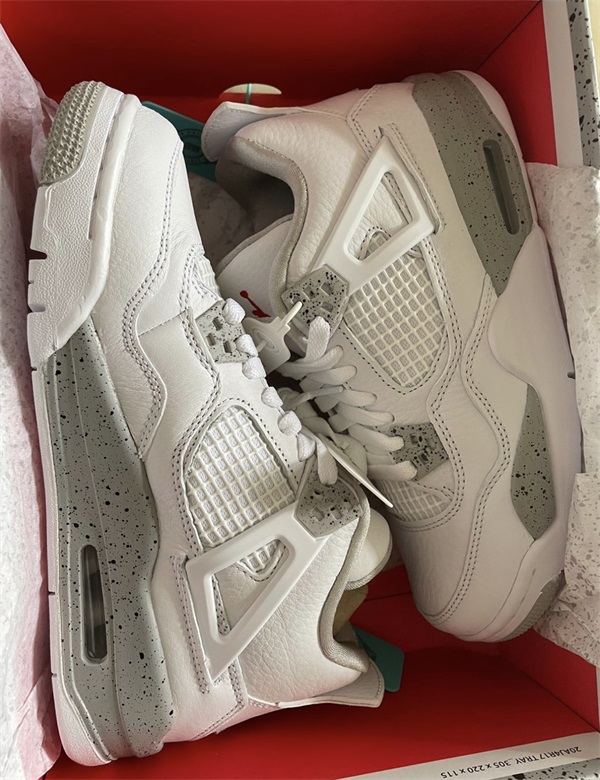 Air Jordan 4 Retro ‘White Oreo’ photo review