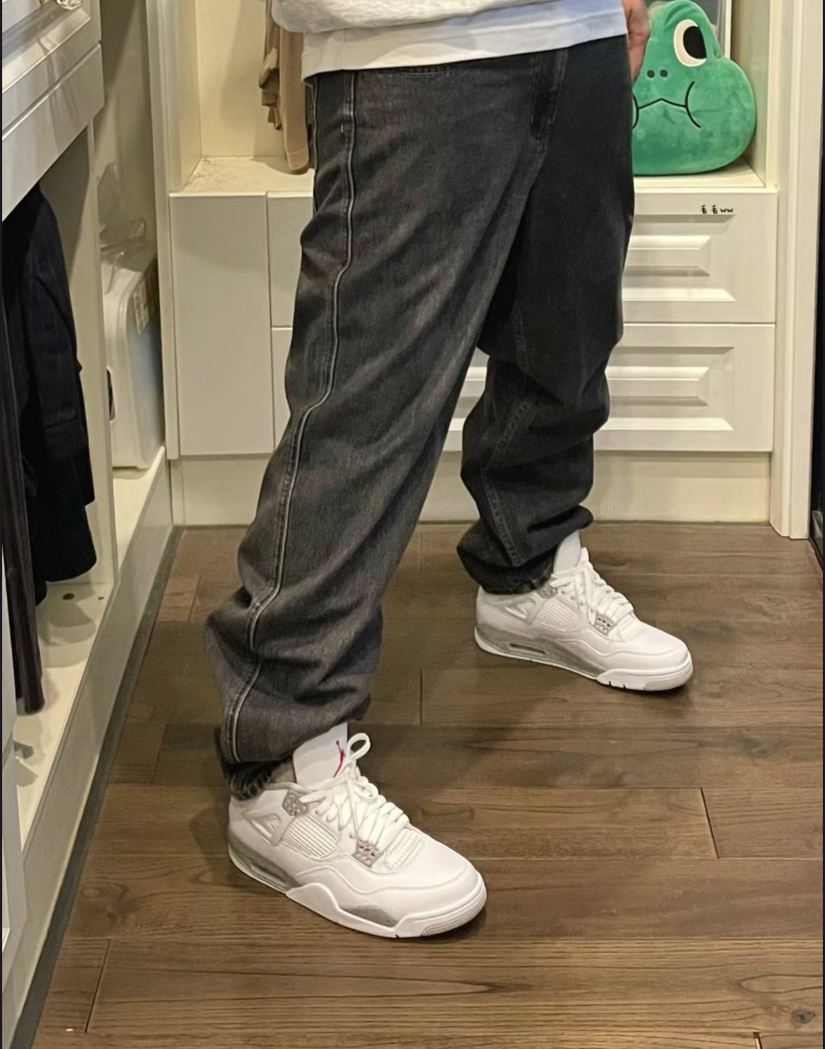 Air Jordan 4 Retro ‘White Oreo’ photo review