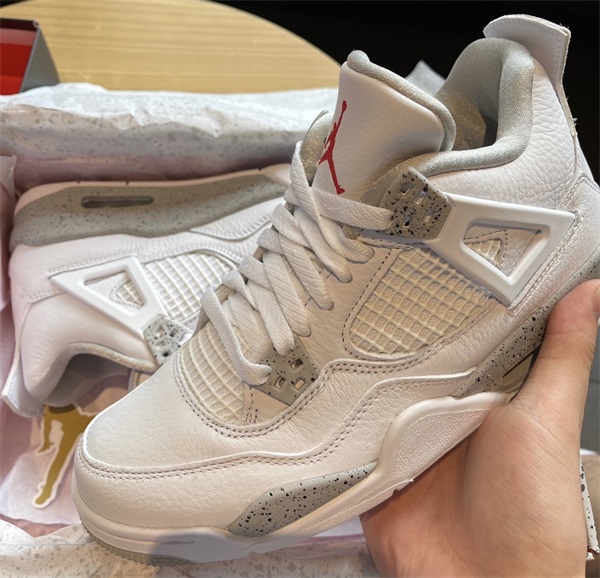 Air Jordan 4 Retro ‘White Oreo’ photo review