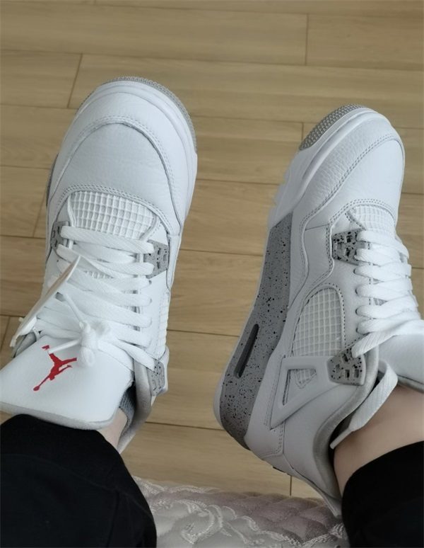 Air Jordan 4 Retro ‘White Oreo’ photo review