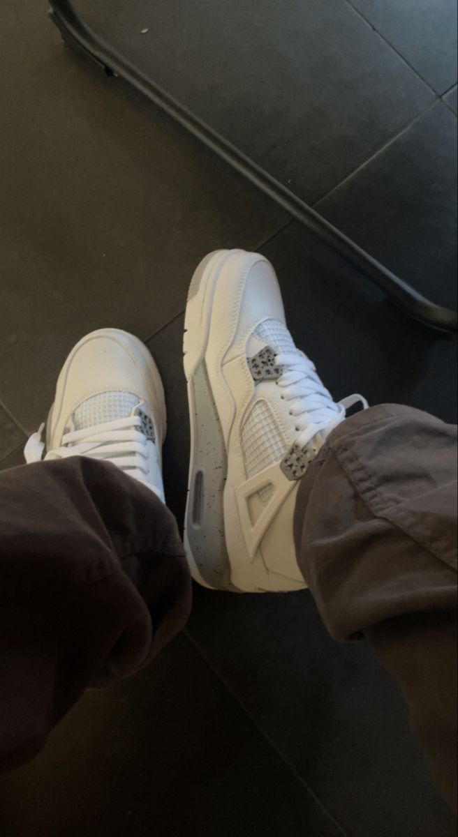 Air Jordan 4 Retro ‘White Oreo’ photo review