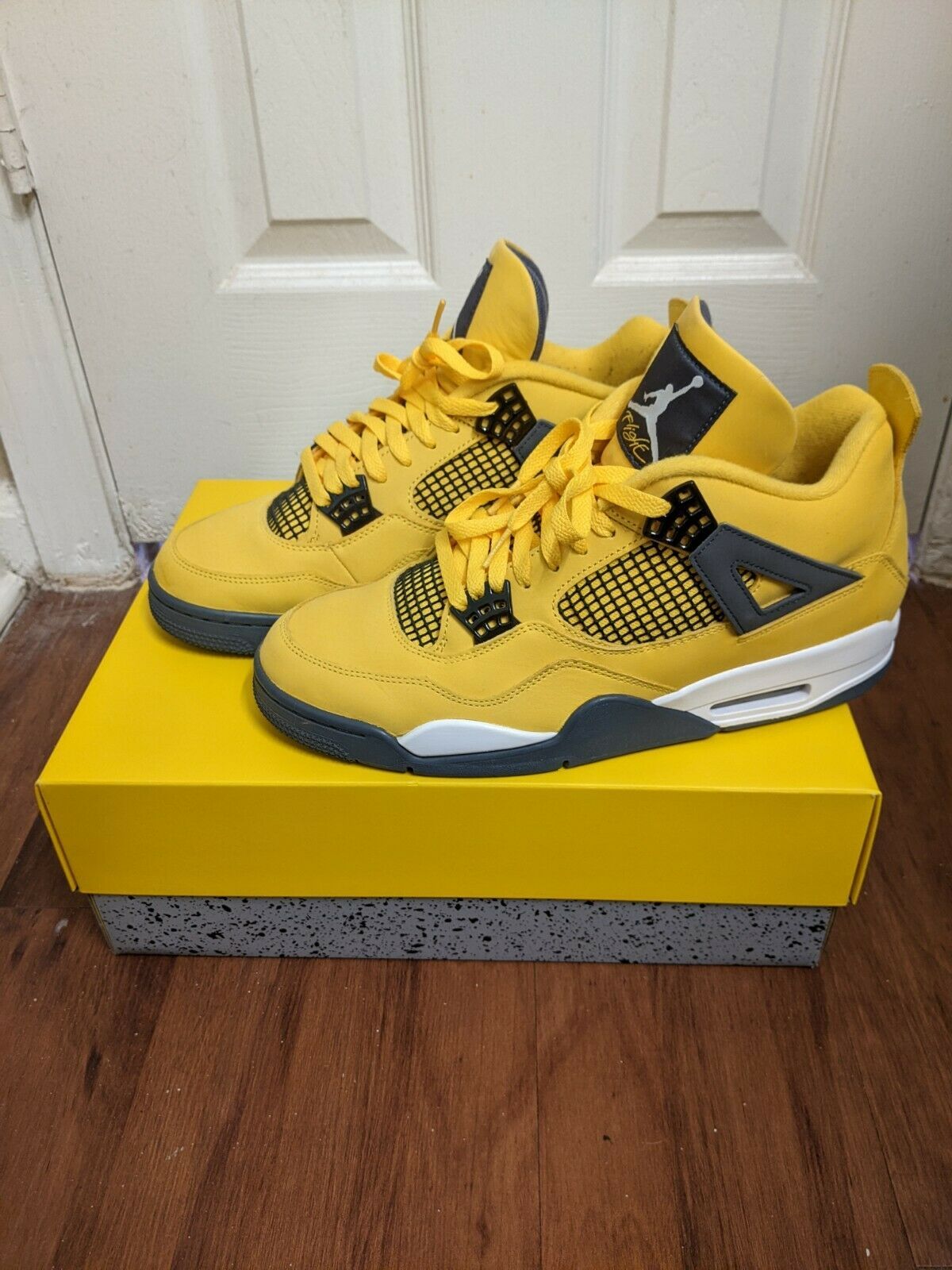 Air Jordan 4 Retro ‘Lightning’ photo review