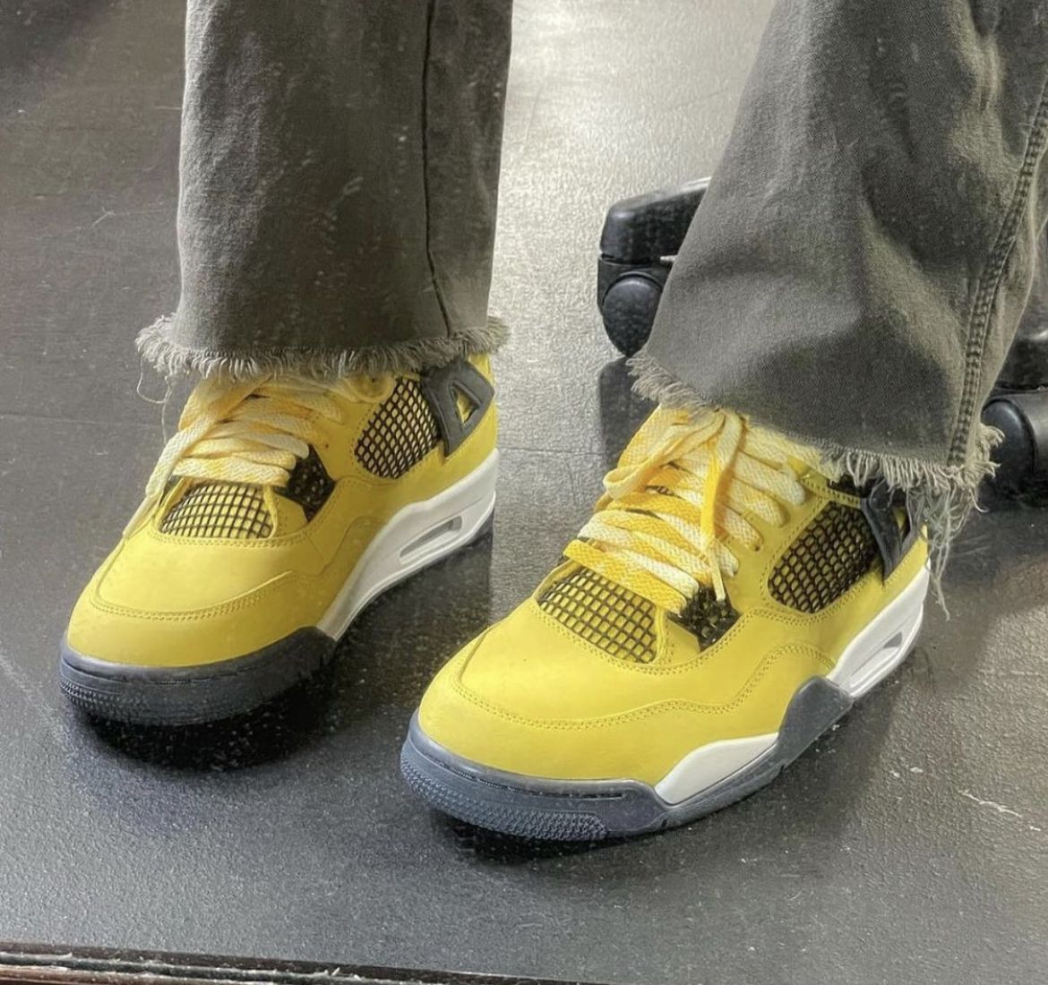 Air Jordan 4 Retro ‘Lightning’ photo review