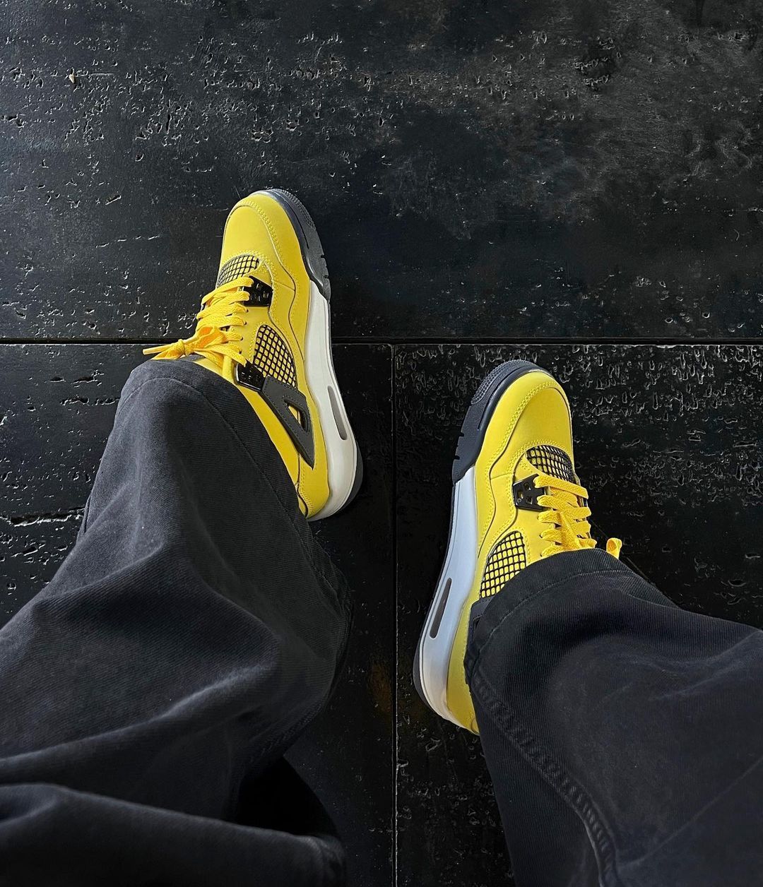 Air Jordan 4 Retro ‘Lightning’ photo review
