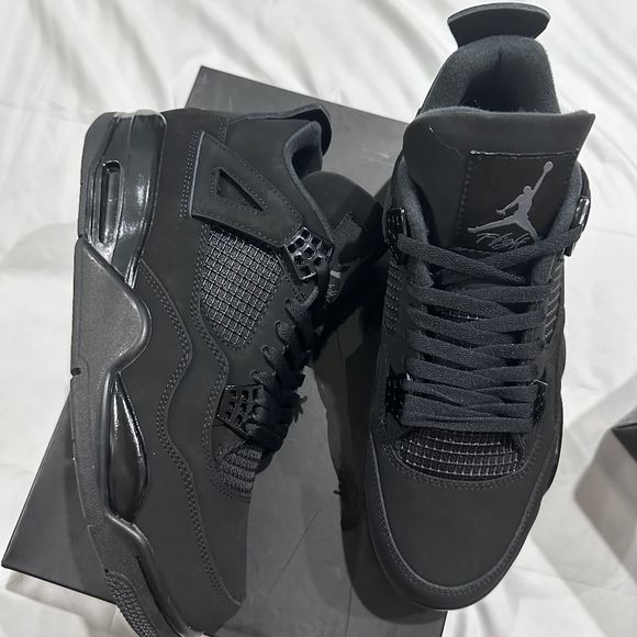 Air Jordan 4 Retro ‘Black Cat’ photo review