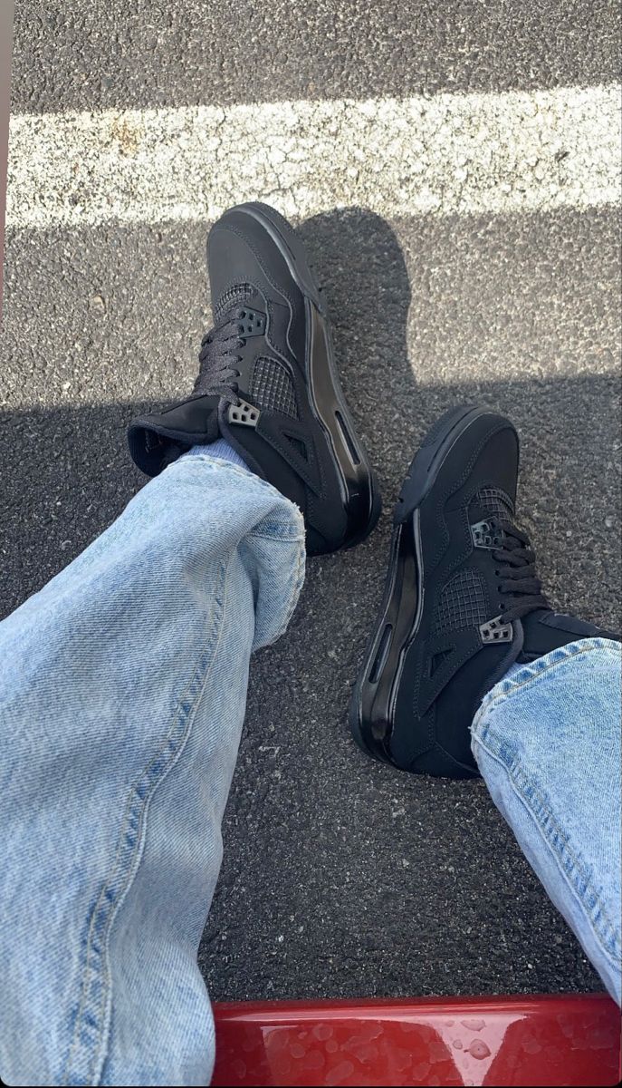 Air Jordan 4 Retro ‘Black Cat’ photo review