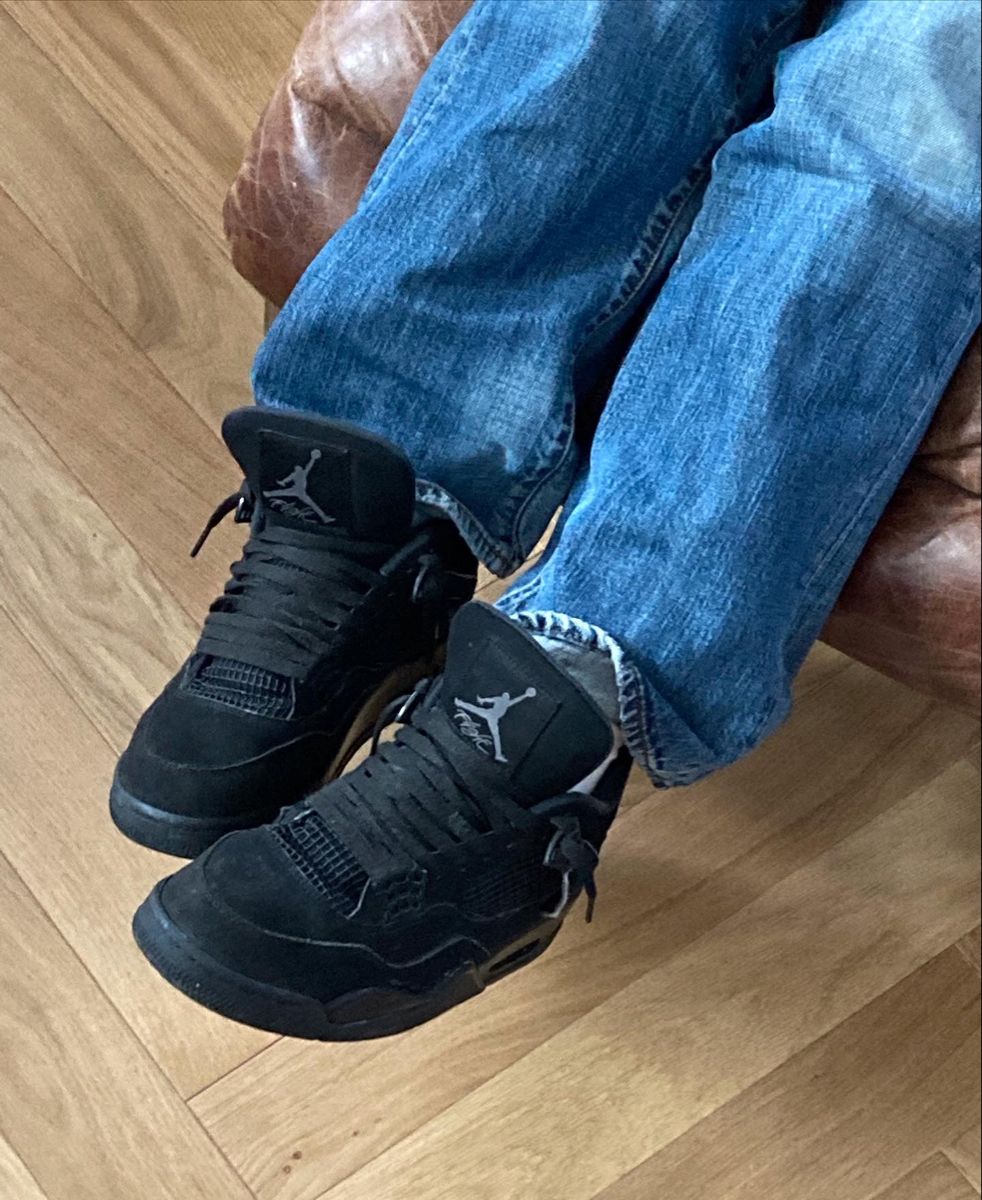 Air Jordan 4 Retro ‘Black Cat’ photo review