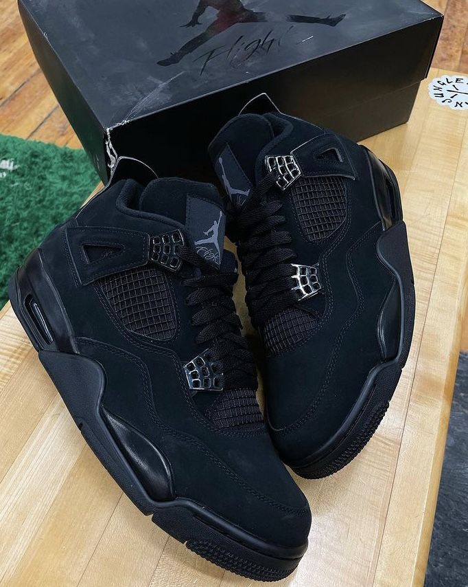 Air Jordan 4 Retro ‘Black Cat’ photo review