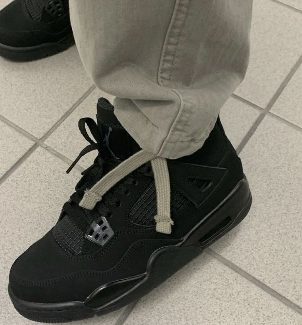 Air Jordan 4 Retro ‘Black Cat’ photo review