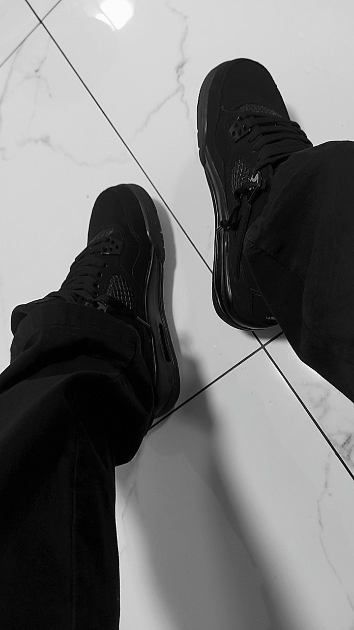 Air Jordan 4 Retro ‘Black Cat’ photo review