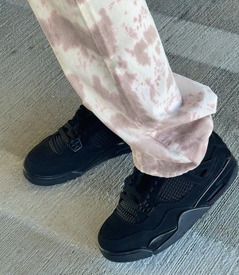 Air Jordan 4 Retro ‘Black Cat’ photo review