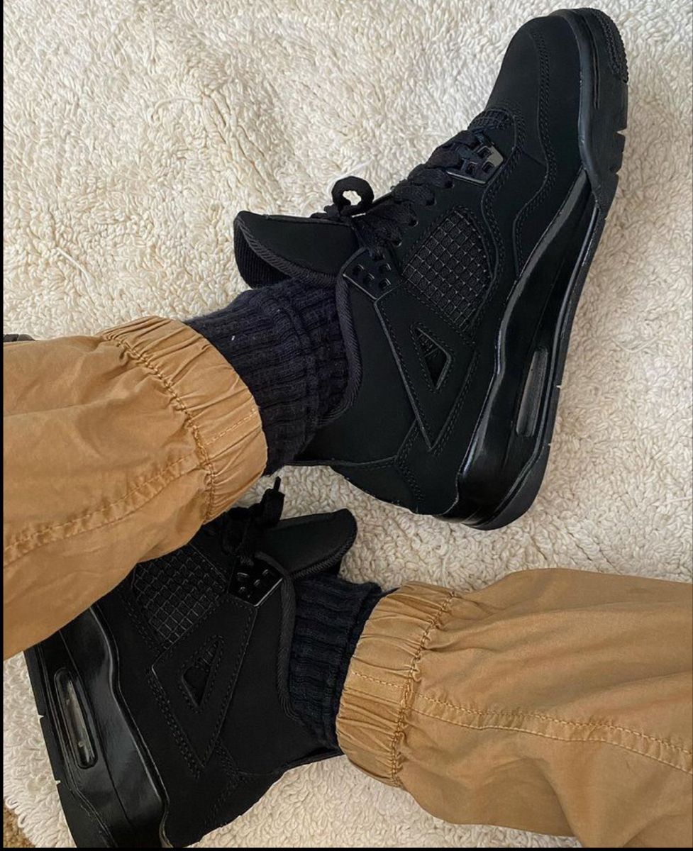 Air Jordan 4 Retro ‘Black Cat’ photo review