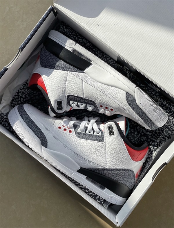 Air Jordan 3 Retro Denim SE ‘Fire Red’ photo review