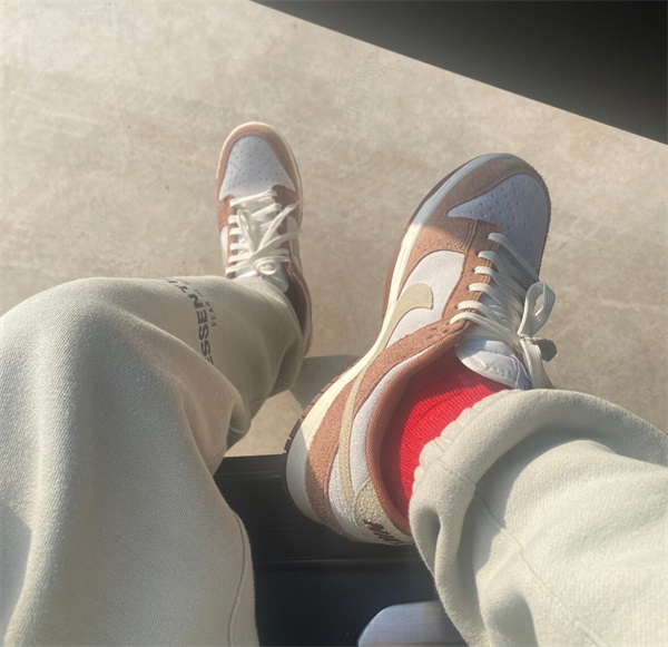  Dunk Low ‘Medium Curry’ photo review