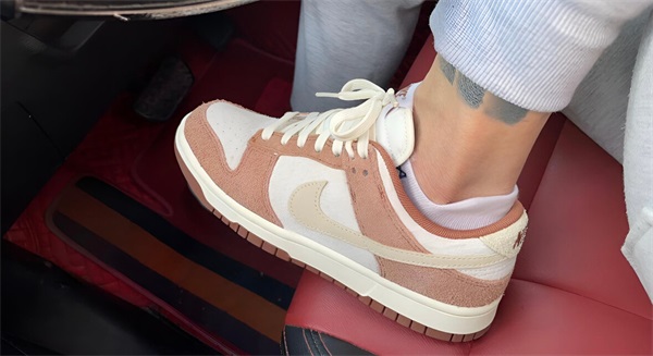  Dunk Low ‘Medium Curry’ photo review