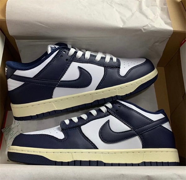  Dunk Low ‘Georgetown’ photo review