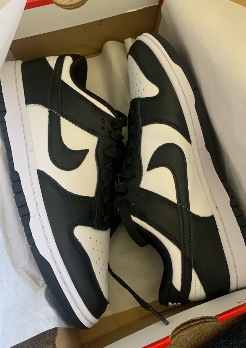  Dunk Low ‘Panda Black White’ photo review