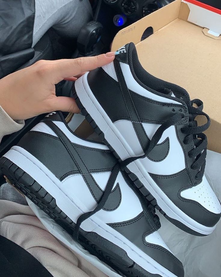  Dunk Low ‘Panda Black White’ photo review