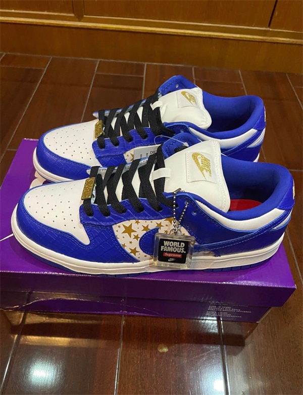  x Supreme SB Dunk Low OG QS ‘Hyper Royal’ photo review