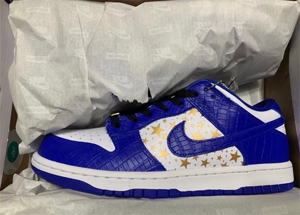  x Supreme SB Dunk Low OG QS ‘Hyper Royal’ photo review