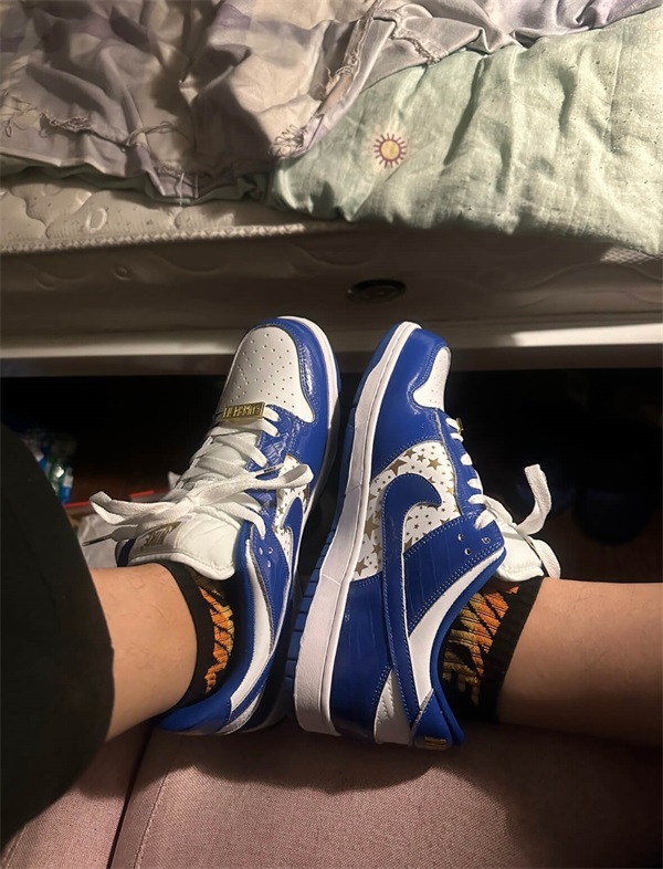  x Supreme SB Dunk Low OG QS ‘Hyper Royal’ photo review