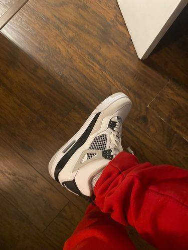 Air Jordan 4 Retro ‘Military Black’ photo review