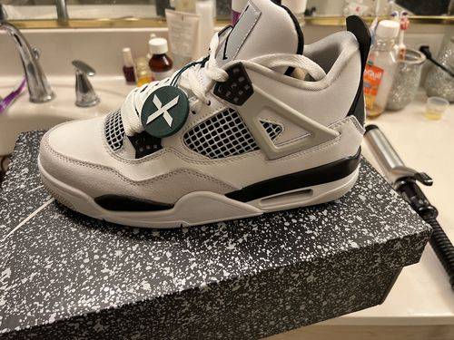 Air Jordan 4 Retro ‘Military Black’ photo review