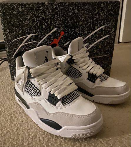 Air Jordan 4 Retro ‘Military Black’ photo review