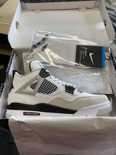 Air Jordan 4 Retro ‘Military Black’ photo review