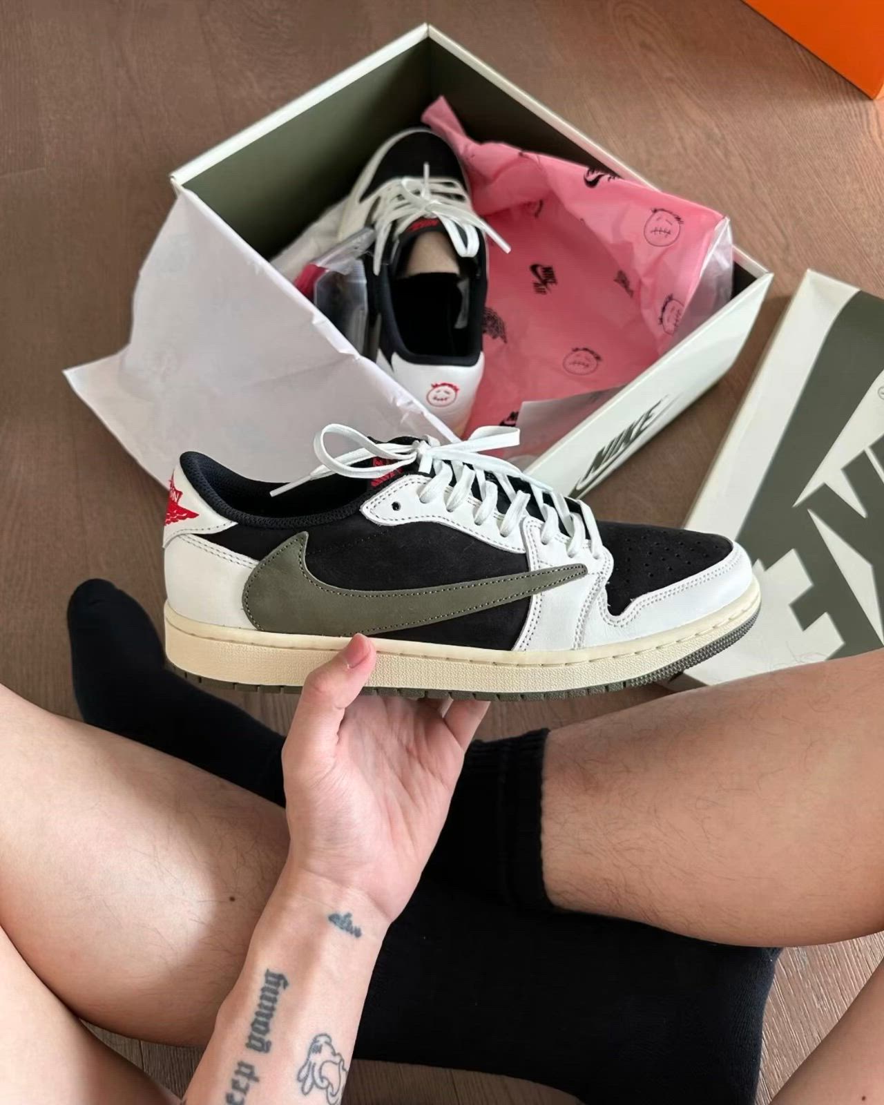 Air Jordan 1 Retro Low OG SP x Travis Scott ‘Olive’ photo review
