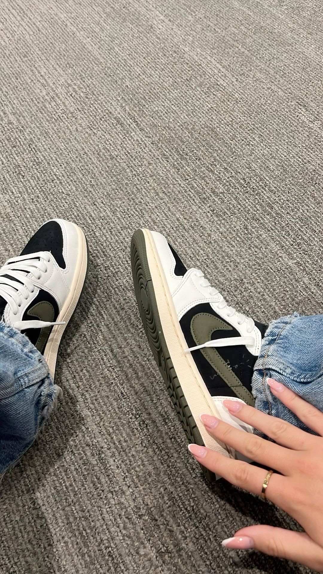 Air Jordan 1 Retro Low OG SP x Travis Scott ‘Olive’ photo review