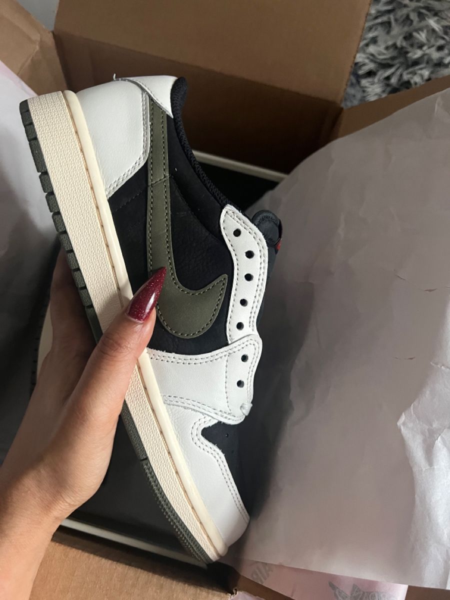 Air Jordan 1 Retro Low OG SP x Travis Scott ‘Olive’ photo review