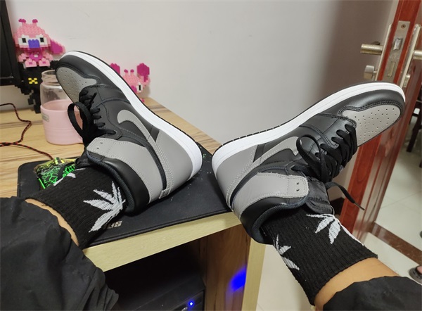 Air Jordan 1 Retro OG High ‘Satin Shadow’ photo review